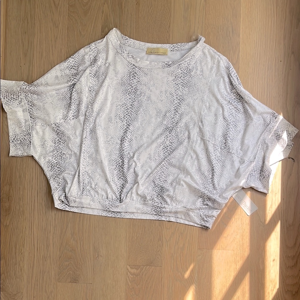 NWT Women's Ivory & Gray Snake Print Top